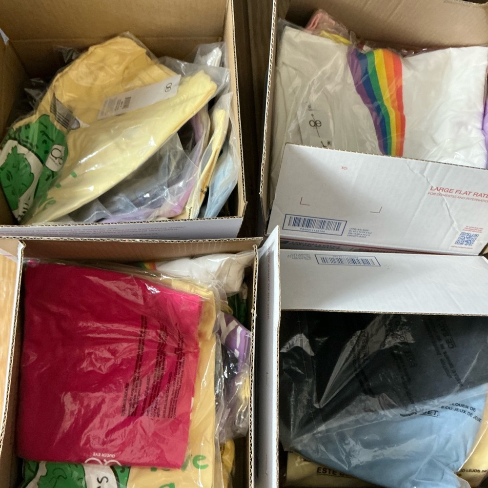 SELLERS BUNDLES MIX SIZES AND STYLES UNISEX SHIRTS